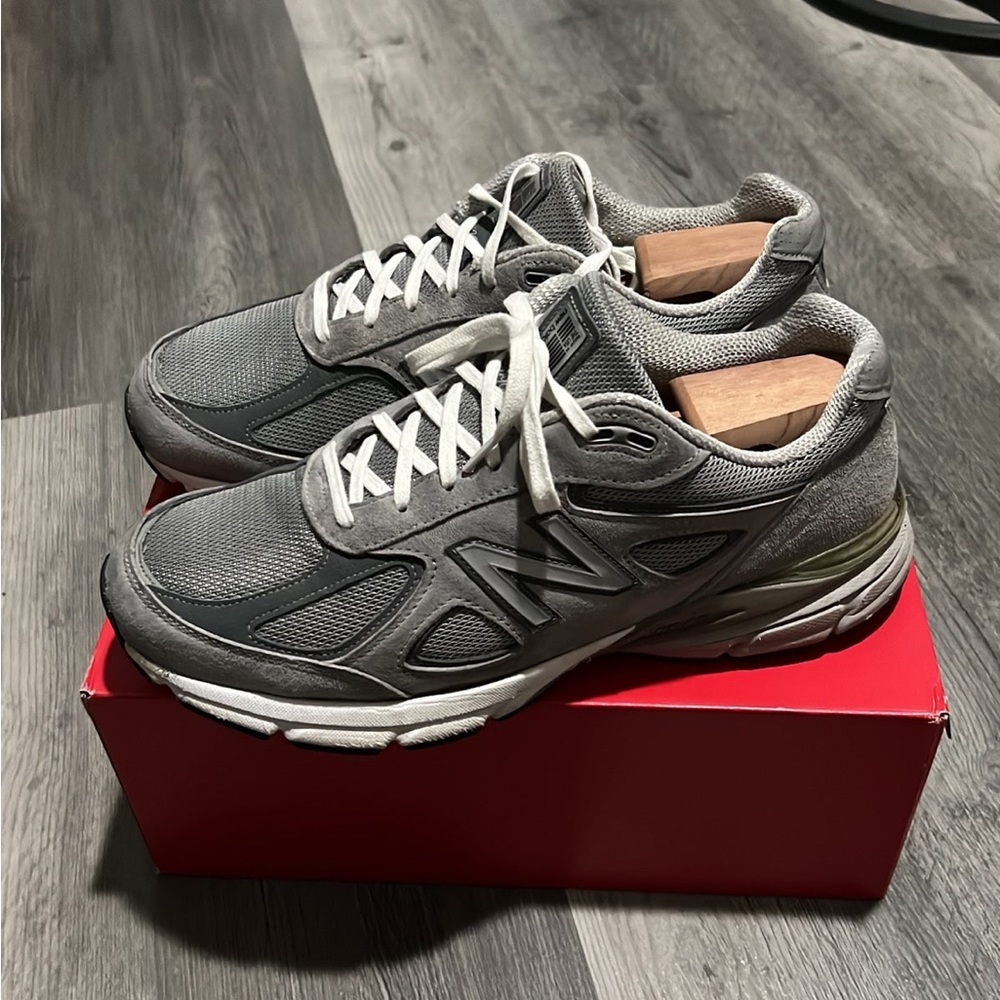 New Balance 990v4 Sneakers in Grey/Castlerock